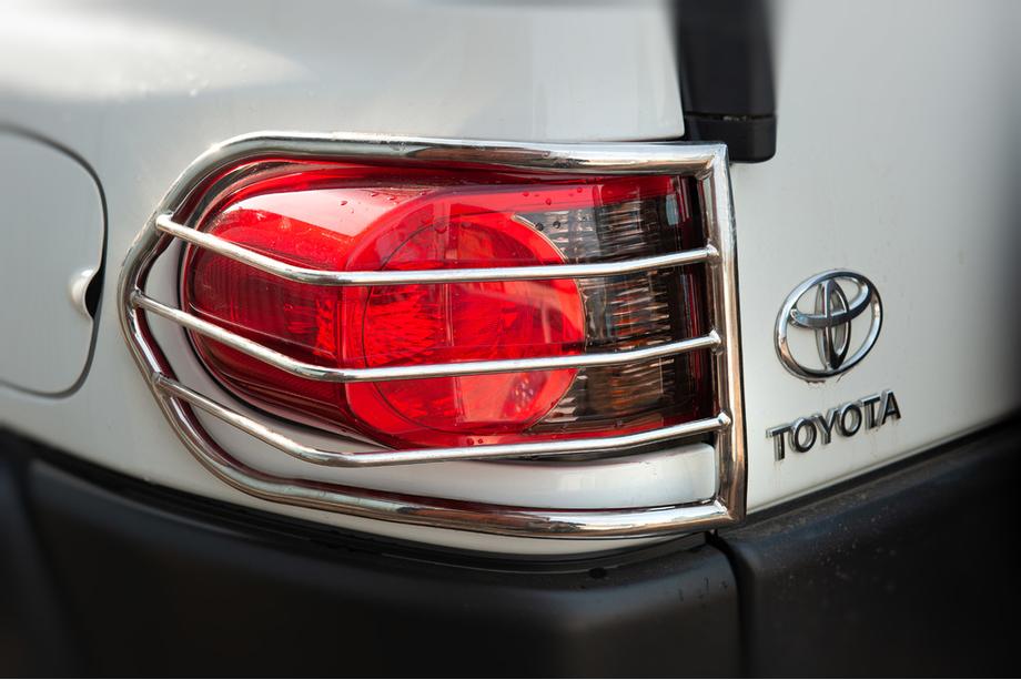 Toyota FJ Cruiser 2006–2022 Baglygtebeskyttere i rustfrit stål (2 stk.) Image