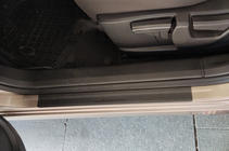 Nissan Qashqai 2010–2014 DDU indstigningslister (sæt med 4 stk., plast) foto 1