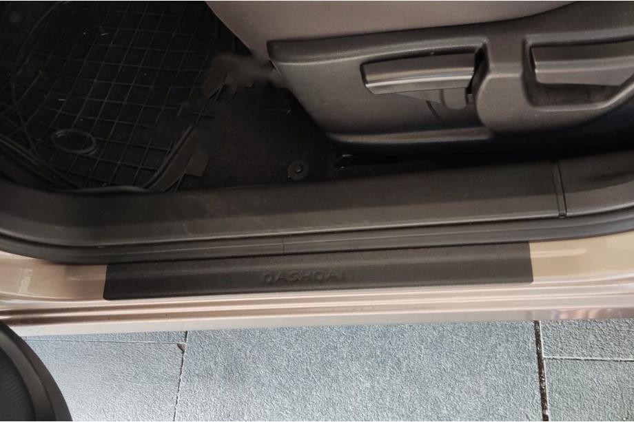 Nissan Qashqai 2010–2014 DDU indstigningslister (sæt med 4 stk., plast) Image