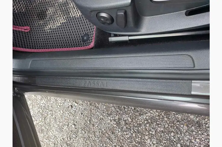 Volkswagen Passat B8 2015–2023 DDU indstigningslister (sæt med 4 stk., plast) Image
