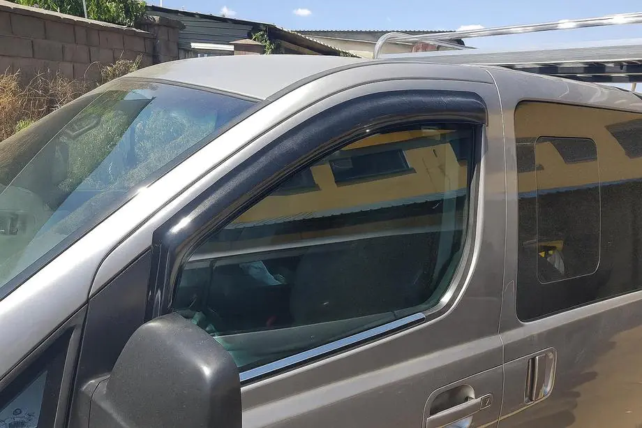 Hyundai H300, H1, Starex 2008–2020 Udvendige vindueslister (2 stk., rustfrit stål) Image