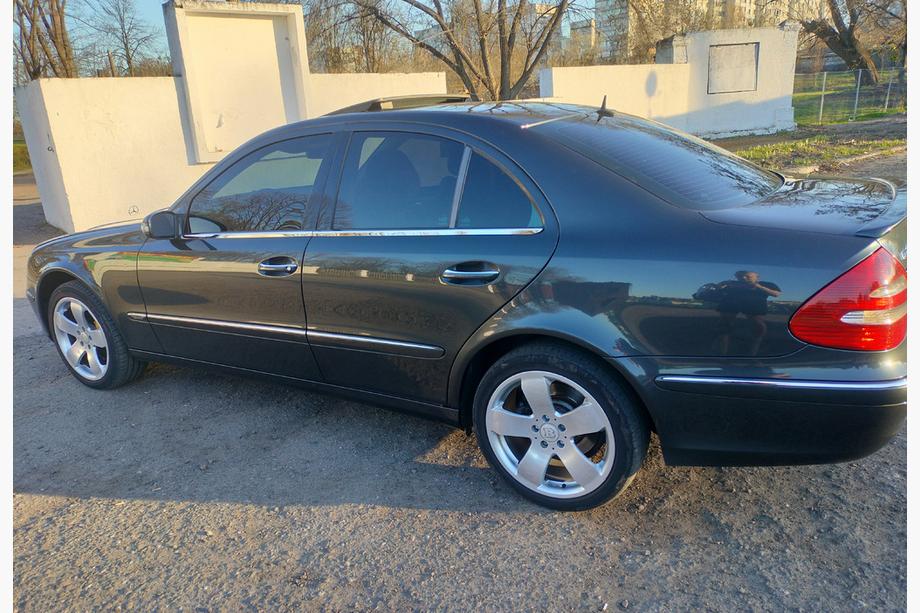 Mercedes E-klasse W211 2002–2009 Udvendige rudekantslister i rustfrit stål Foto 8
