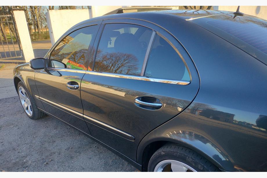 Mercedes E-klasse W211 2002–2009 Udvendige rudekantslister i rustfrit stål Foto 9